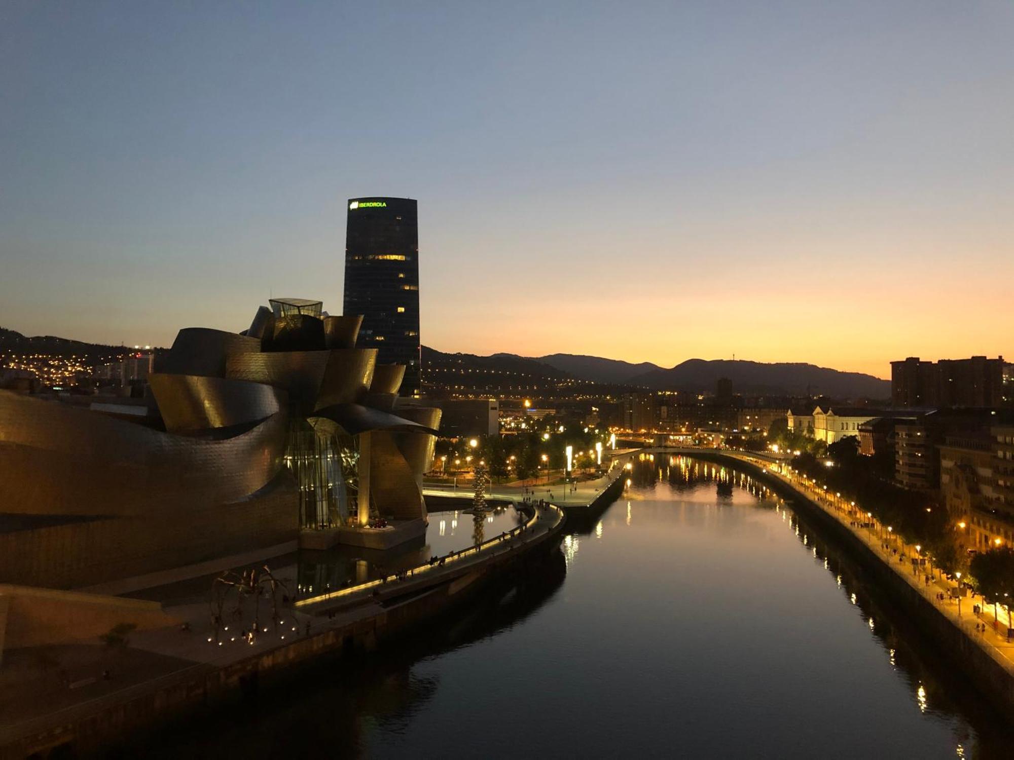 110 M2 Central Apartment In Abando Close To Guggenheim With Parking Bilbao Exterior foto